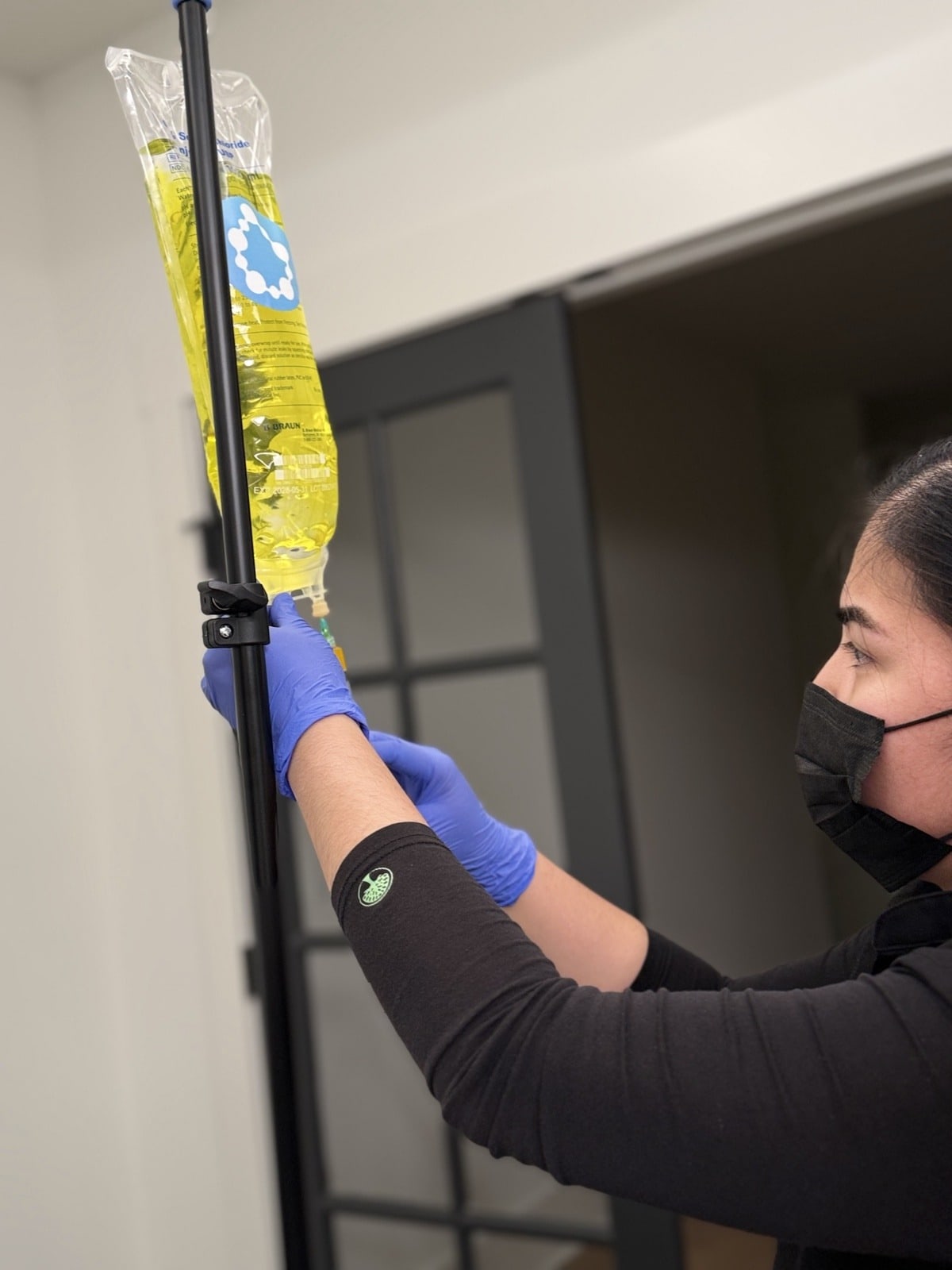 A&M IV Co. nurse practitioner preparing an IV bag for a client visit in Nashville